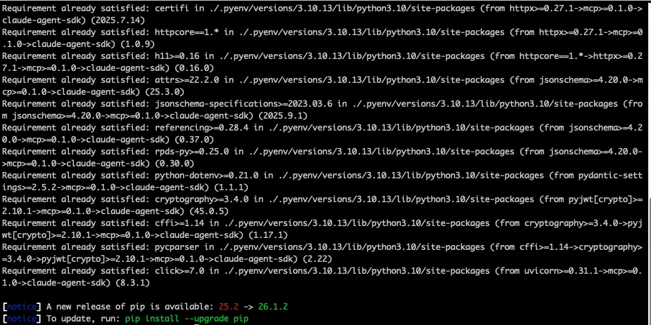 pip install claude-agent-sdk を実行したターミナル画面。claude-agent-sdk が mcp や httpx、jsonschema、pydantic-settings、uvicorn などの依存とともに導入されている実際の出力